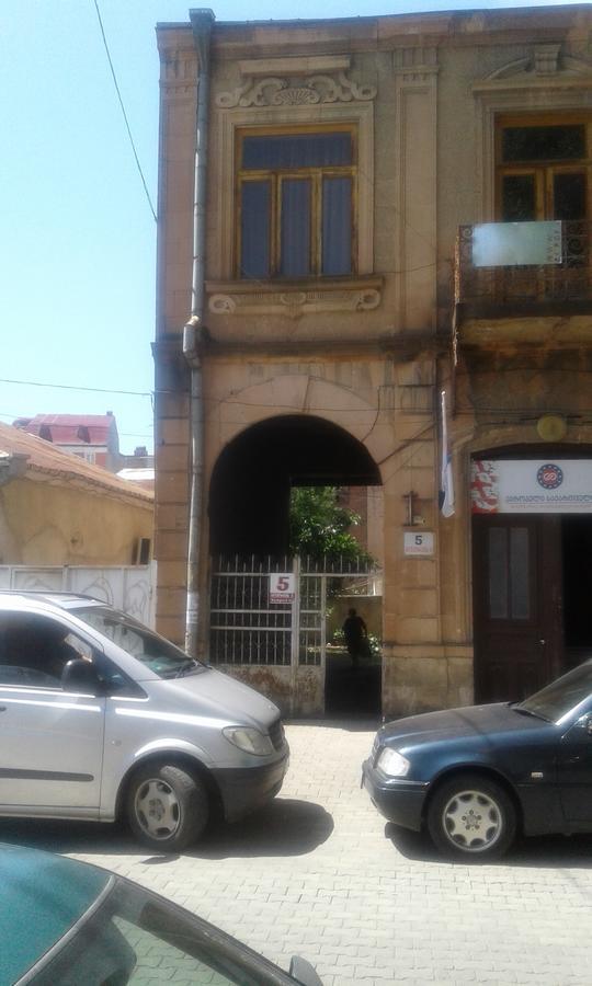 Centr Apartment Kutaisi Bagian luar foto