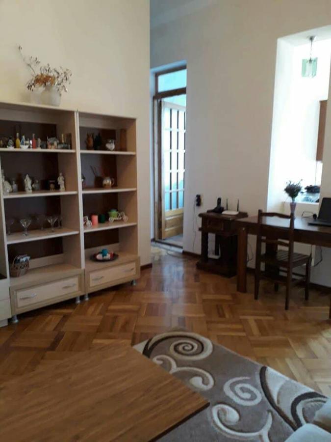 Centr Apartment Kutaisi Bagian luar foto
